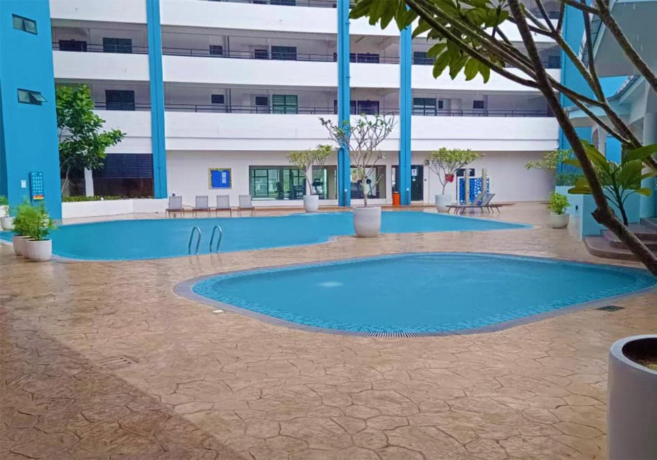Mutiara Melaka Beach Resort - Islamic Compliance Only Tangga Batu Eksteriør billede
